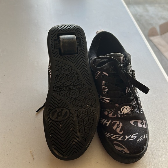 Healy’s shoes. Like new condition. Boys size 3 yth. - Picture 3 of 3